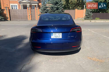Седан Tesla Model 3 2020 в 