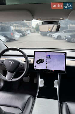Седан Tesla Model 3 2019 в 