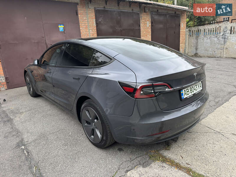 Седан Tesla Model 3 2023 в Виннице