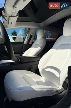 Седан Tesla Model 3 2021 в 