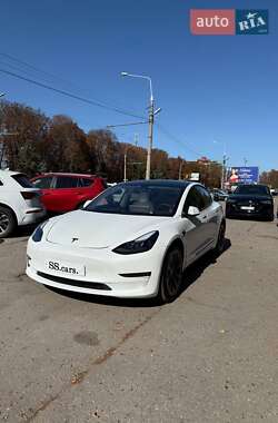 Седан Tesla Model 3 2021 в 
