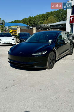 Седан Tesla Model 3 2024 в 