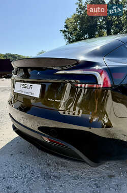 Седан Tesla Model 3 2024 в 