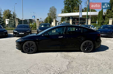 Седан Tesla Model 3 2024 в 