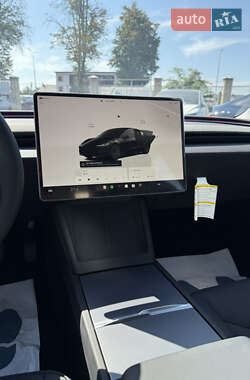 Седан Tesla Model 3 2024 в 