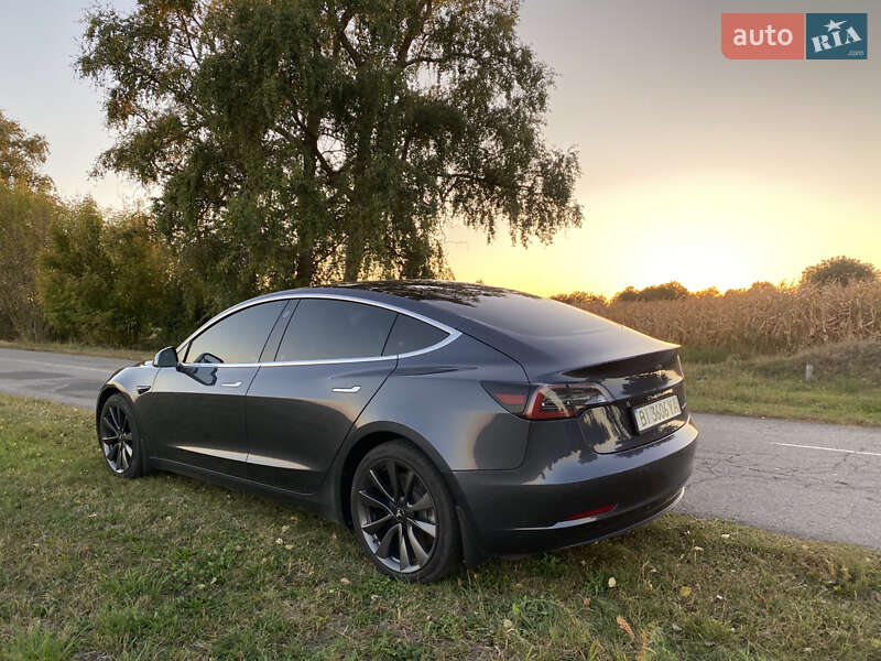 Седан Tesla Model 3 2019 в Прилуках