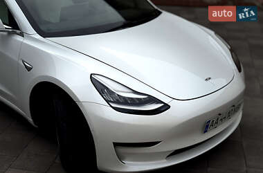 Седан Tesla Model 3 2020 в 