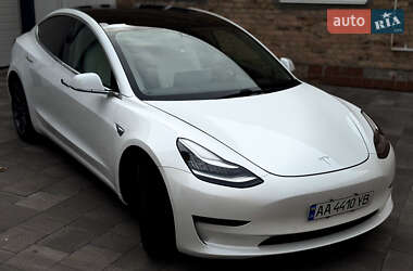 Седан Tesla Model 3 2020 в 
