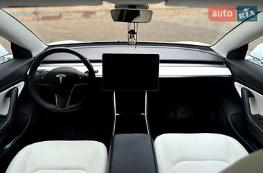 Седан Tesla Model 3 2020 в 
