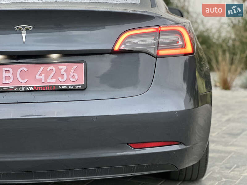Седан Tesla Model 3 2020 в Луцьку