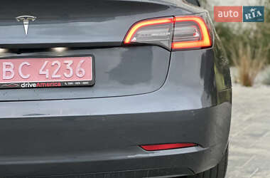 Седан Tesla Model 3 2020 в 