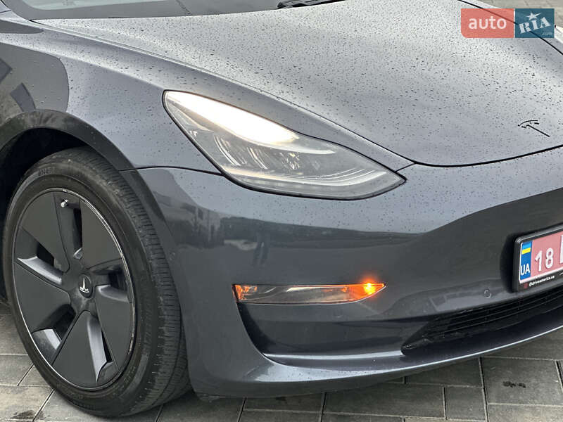 Седан Tesla Model 3 2020 в Луцьку