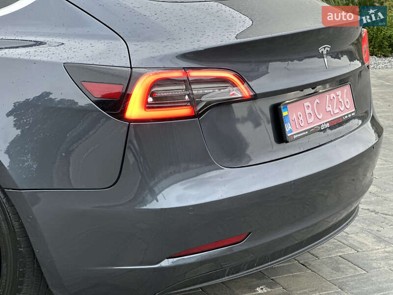 Седан Tesla Model 3 2020 в Луцьку
