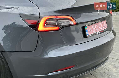 Седан Tesla Model 3 2020 в 