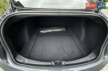Седан Tesla Model 3 2020 в 