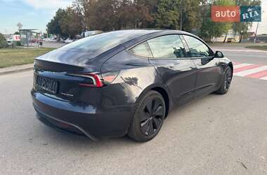 Седан Tesla Model 3 2024 в 