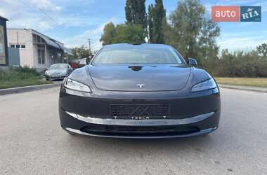 Седан Tesla Model 3 2024 в 