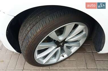 Седан Tesla Model 3 2019 в 