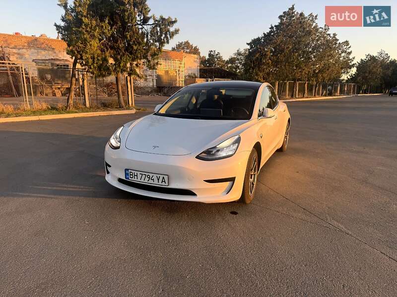 Седан Tesla Model 3 2019 в Измаиле