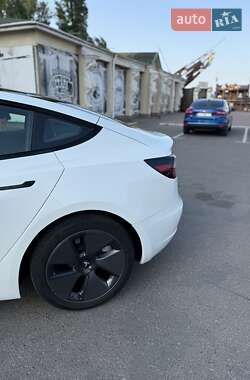 Седан Tesla Model 3 2023 в 