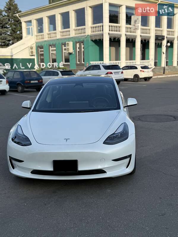 Седан Tesla Model 3 2023 в Черкасах