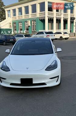 Седан Tesla Model 3 2023 в 