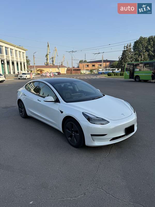 Седан Tesla Model 3 2023 в Черкасах