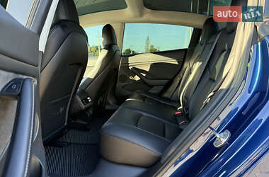Седан Tesla Model 3 2022 в 