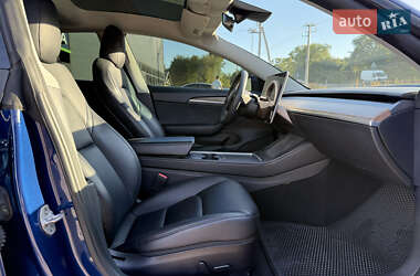Седан Tesla Model 3 2022 в 
