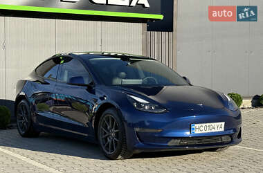 Седан Tesla Model 3 2022 в 
