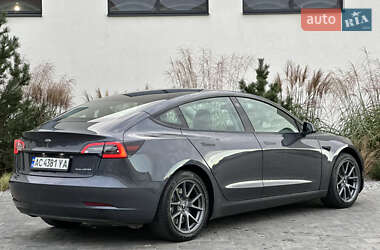 Седан Tesla Model 3 2022 в 