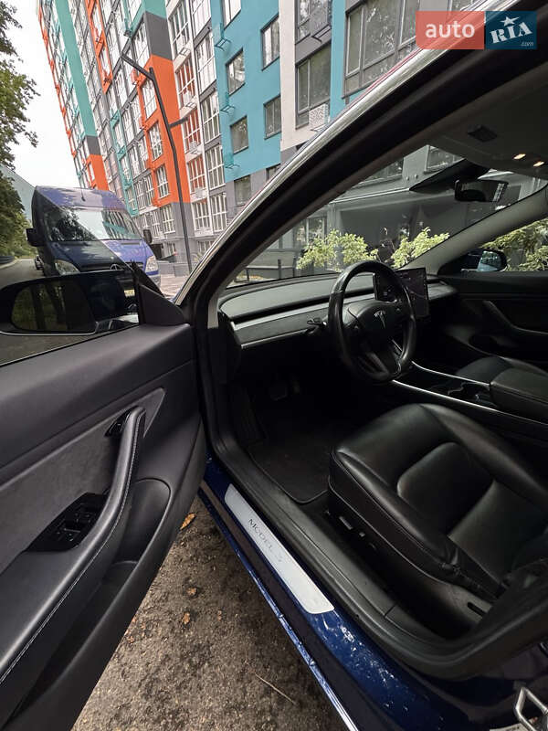 Седан Tesla Model 3 2018 в Чернигове