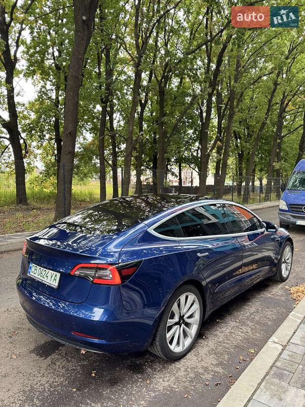 Седан Tesla Model 3 2018 в Чернигове