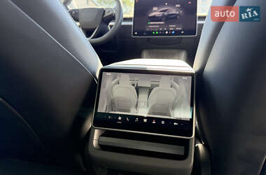 Седан Tesla Model 3 2023 в 