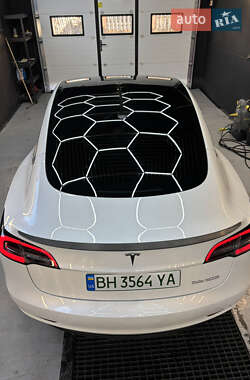 Седан Tesla Model 3 2019 в 
