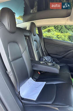 Седан Tesla Model 3 2019 в 