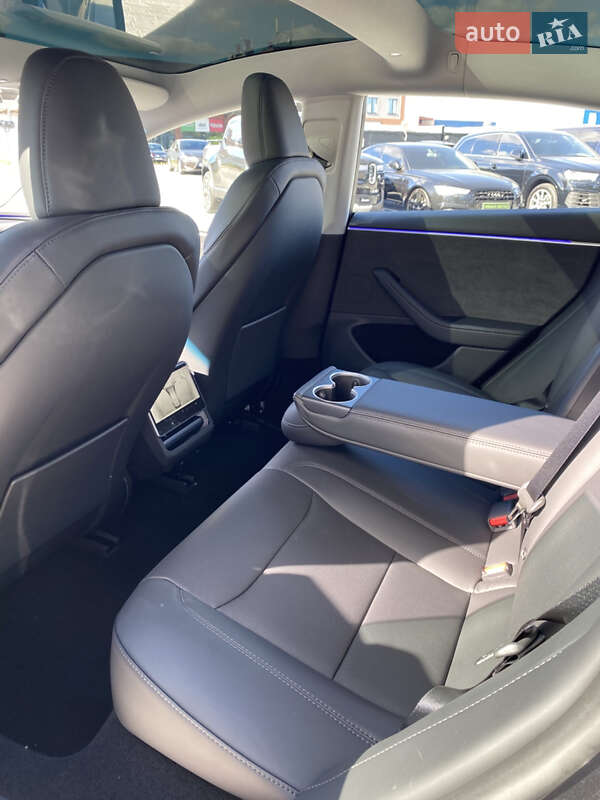 Седан Tesla Model 3 2024 в Киеве