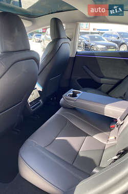 Седан Tesla Model 3 2024 в 