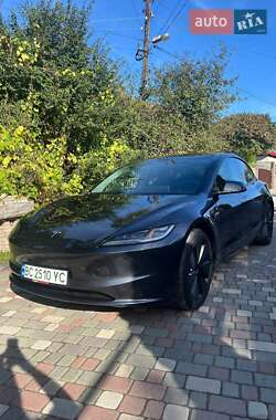 Седан Tesla Model 3 2024 в 