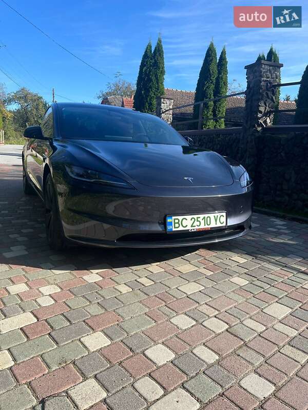 Седан Tesla Model 3 2024 в Львові