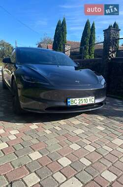 Седан Tesla Model 3 2024 в 