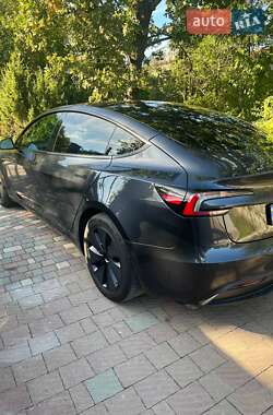 Седан Tesla Model 3 2024 в 