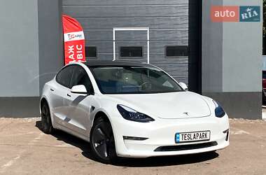 Седан Tesla Model 3 2020 в 