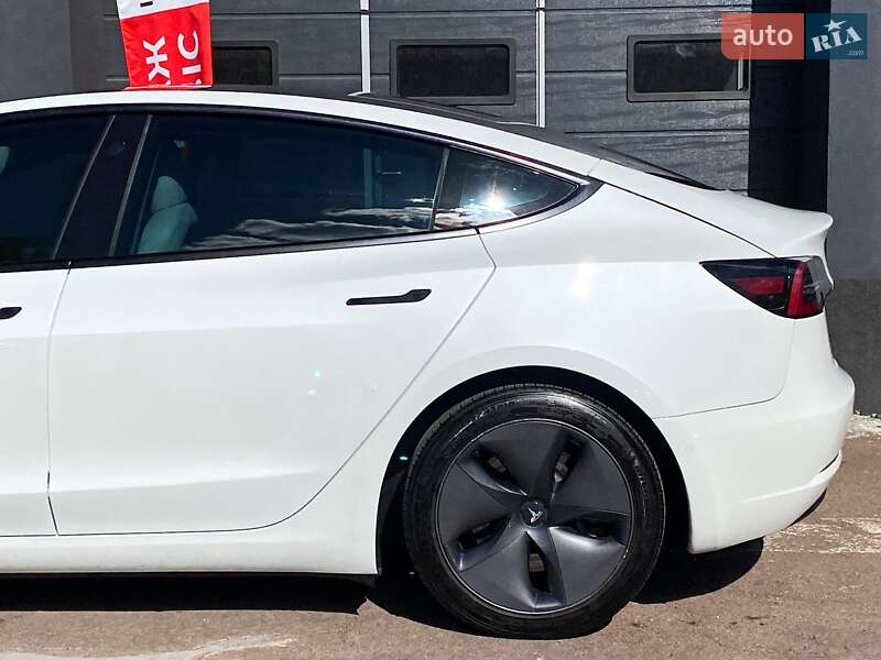 Седан Tesla Model 3 2020 в Києві