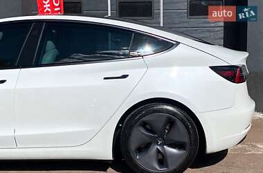 Седан Tesla Model 3 2020 в 