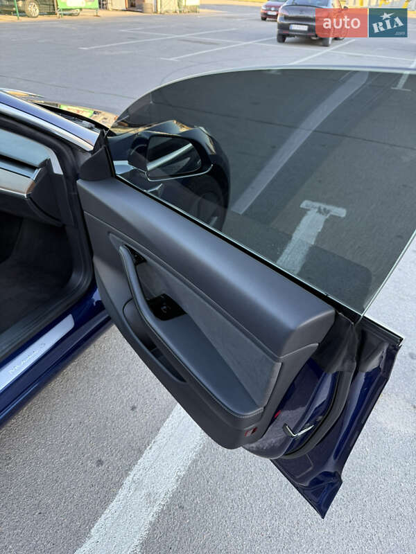 Седан Tesla Model 3 2019 в Запорожье