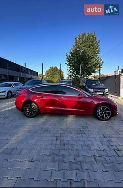 Седан Tesla Model 3 2018 в Ужгороде