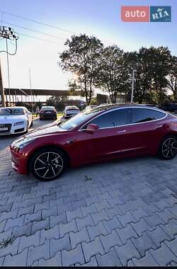 Седан Tesla Model 3 2018 в Ужгороде