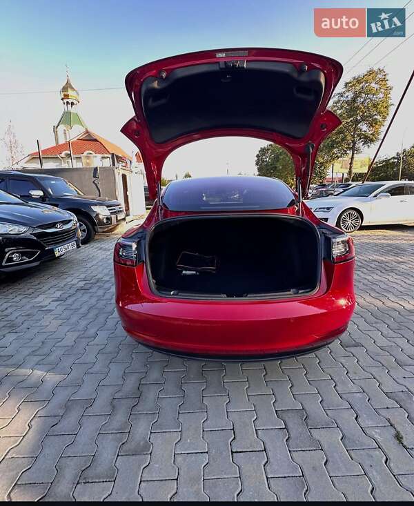 Седан Tesla Model 3 2018 в Ужгороді