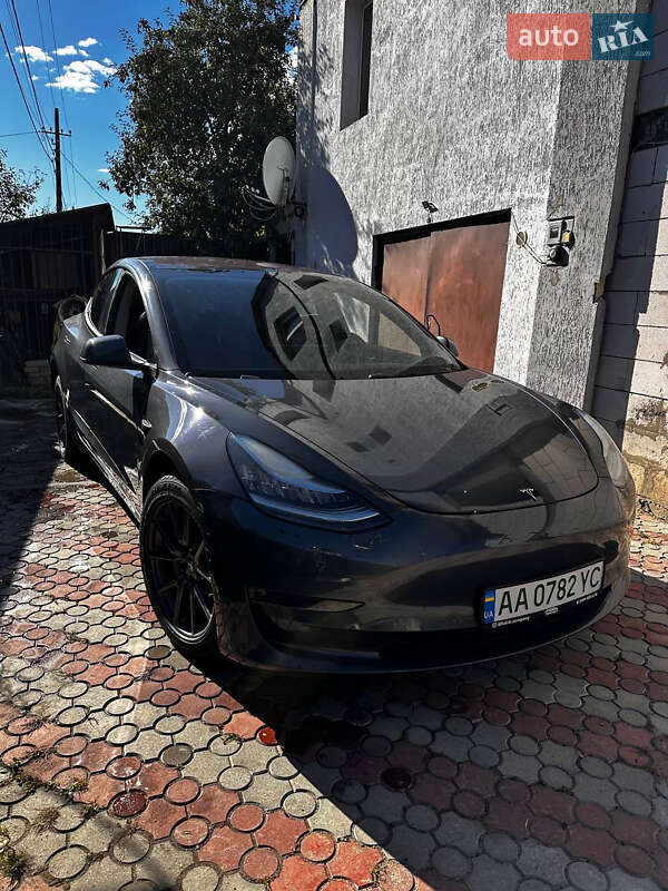 Седан Tesla Model 3 2018 в Житомирі